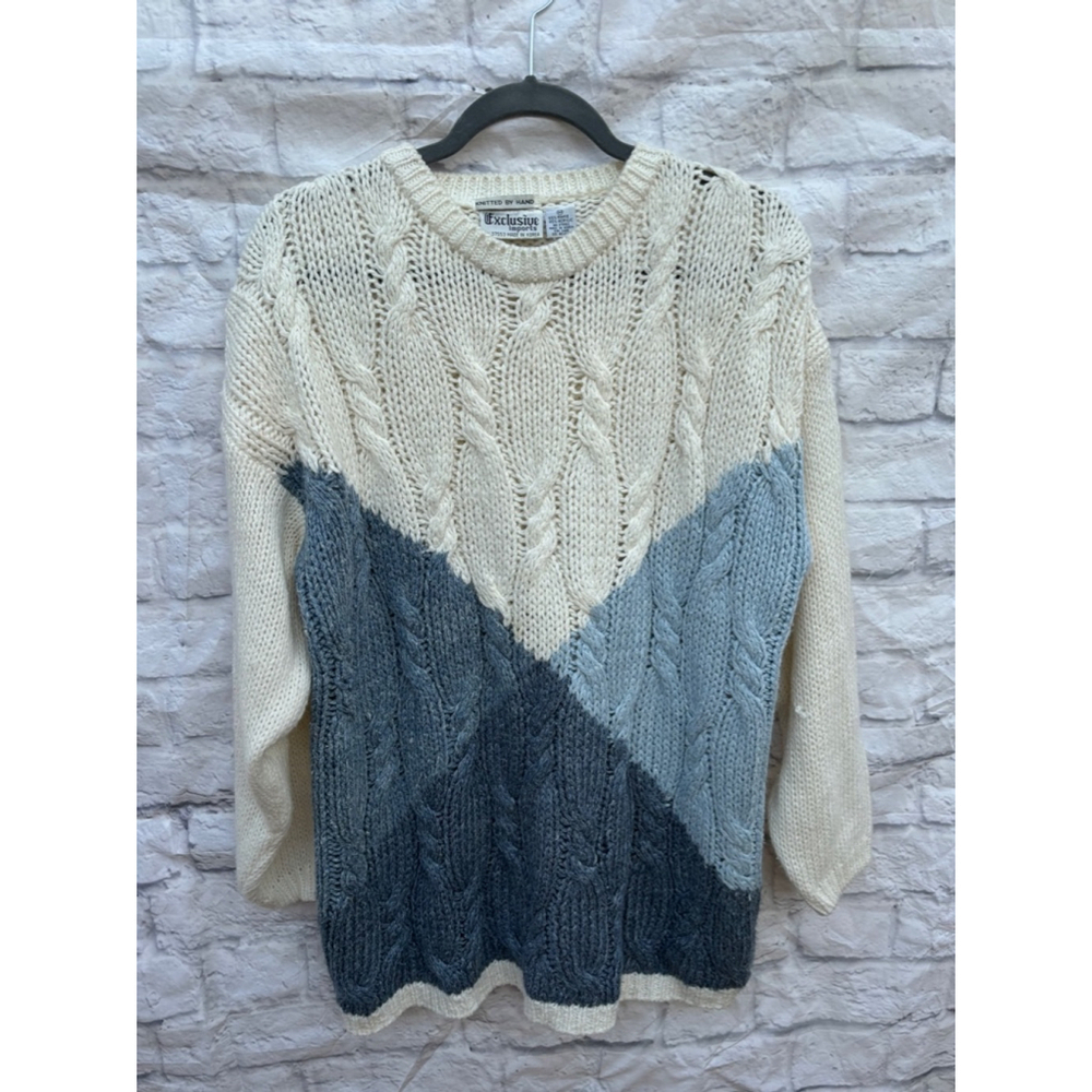 Women's‎ Handknit Vintage Sweater-size M